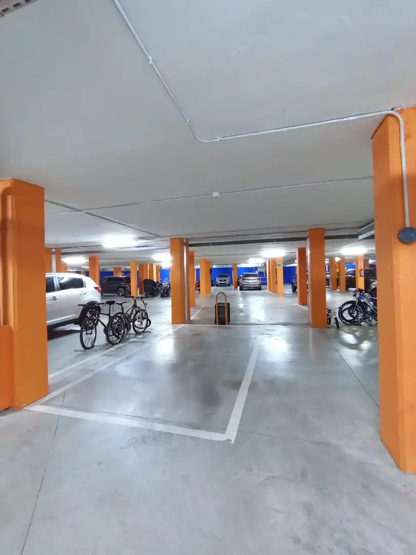 Parkplatz von Dachboden zur Miete in Madrid mit Klimaanlage, Heizung und Terrasse