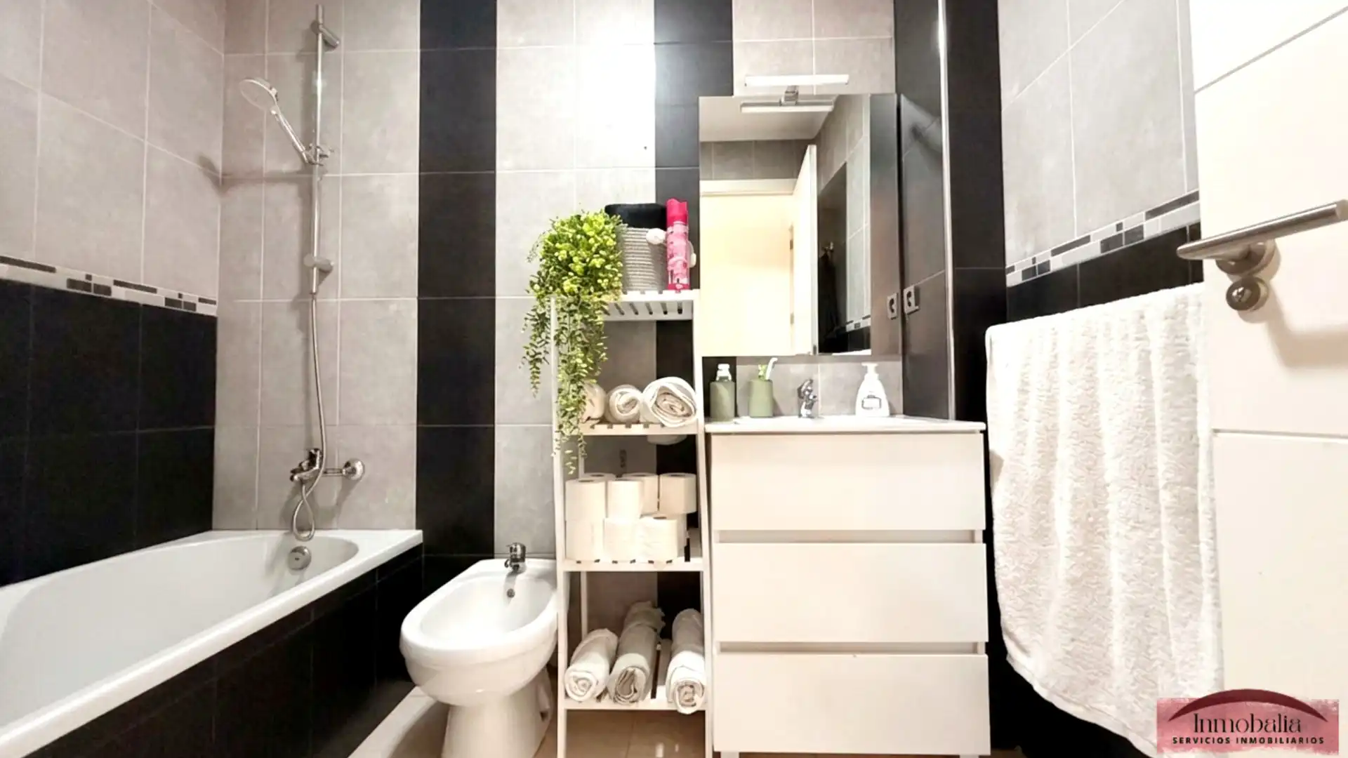 Baño de Piso en venta en Sevilla con Aire acondicionado y Terraza