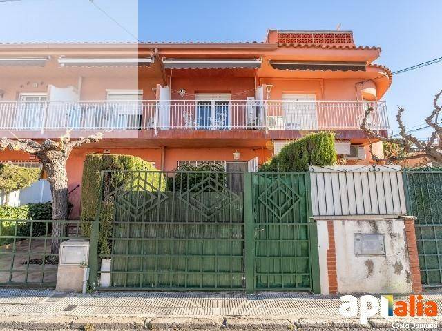 Casa adosada en Venta en Calle de la Noguera en Babilonia
