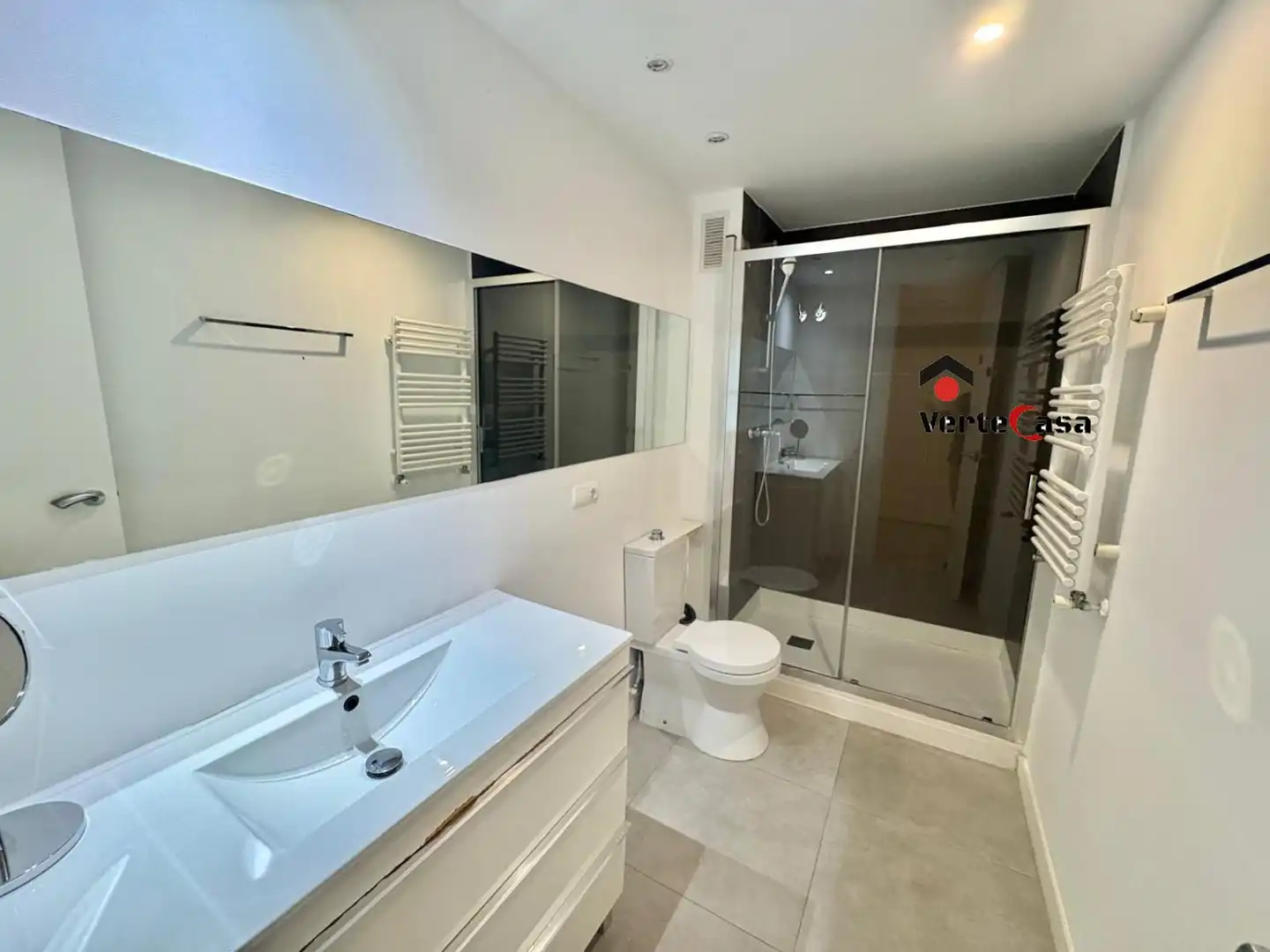 Badezimmer von Wohnung zur Miete in Valencia mit Klimaanlage, Heizung und Balkon