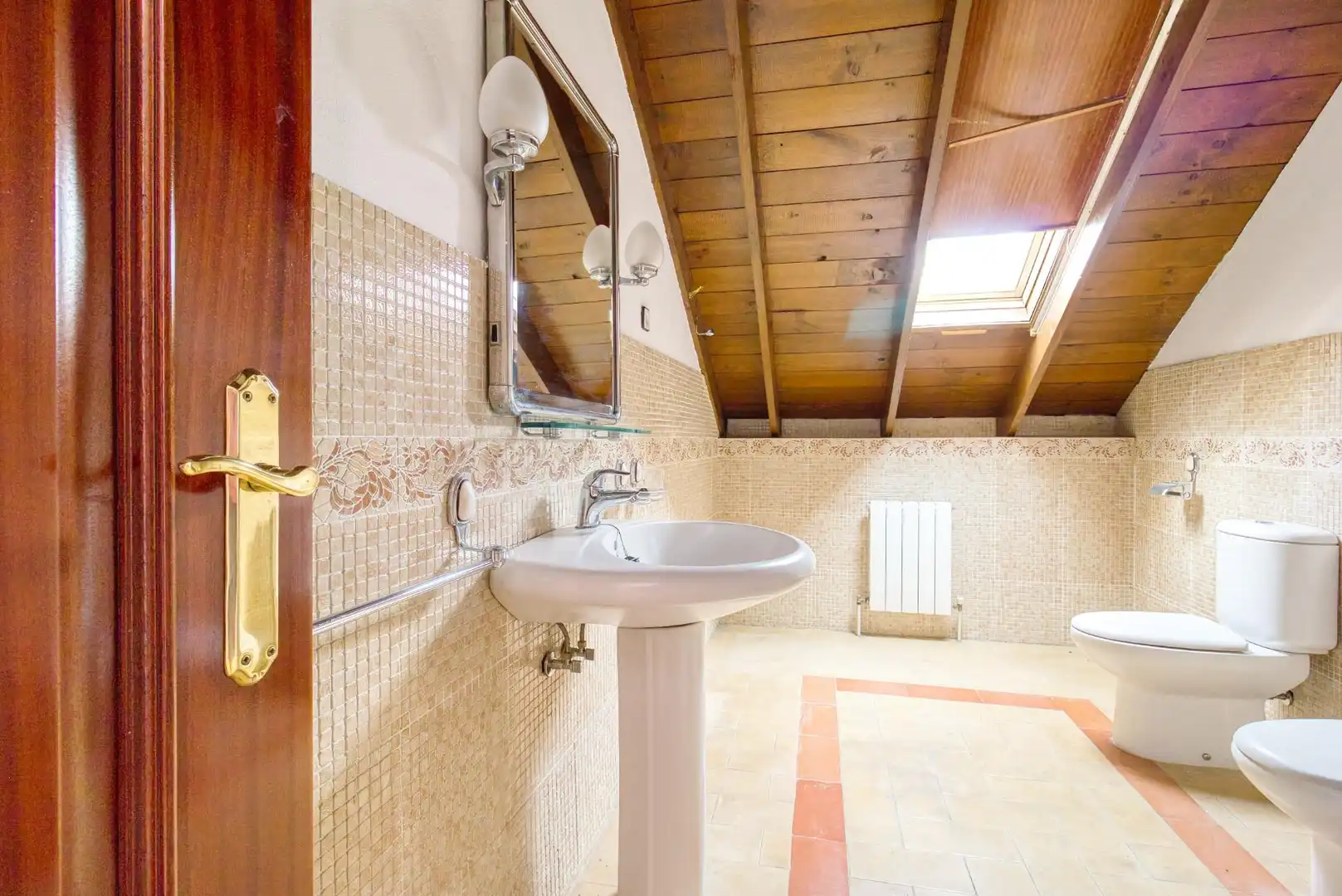Baño de Casa o chalet en venta en Bormujos con Aire acondicionado, Calefacción y Jardín privado