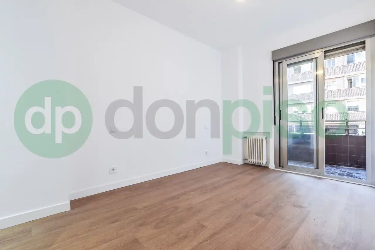 Schlafzimmer von Wohnung zur Miete in Madrid mit Klimaanlage, Heizung und Terrasse