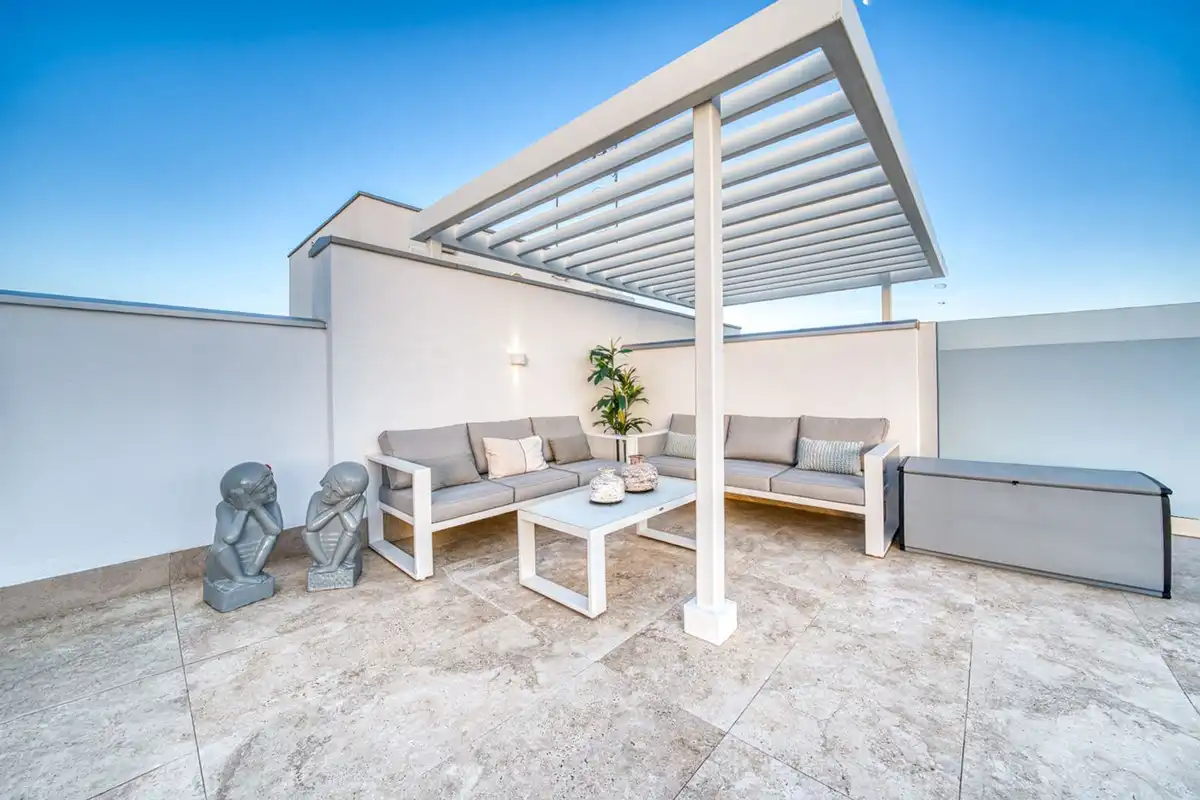 Terrasse von Dachboden zum Verkauf in Estepona mit Klimaanlage, Terrasse und Abstellraum