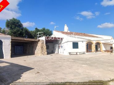Casa rústica amb piscina en venda a es migjorn