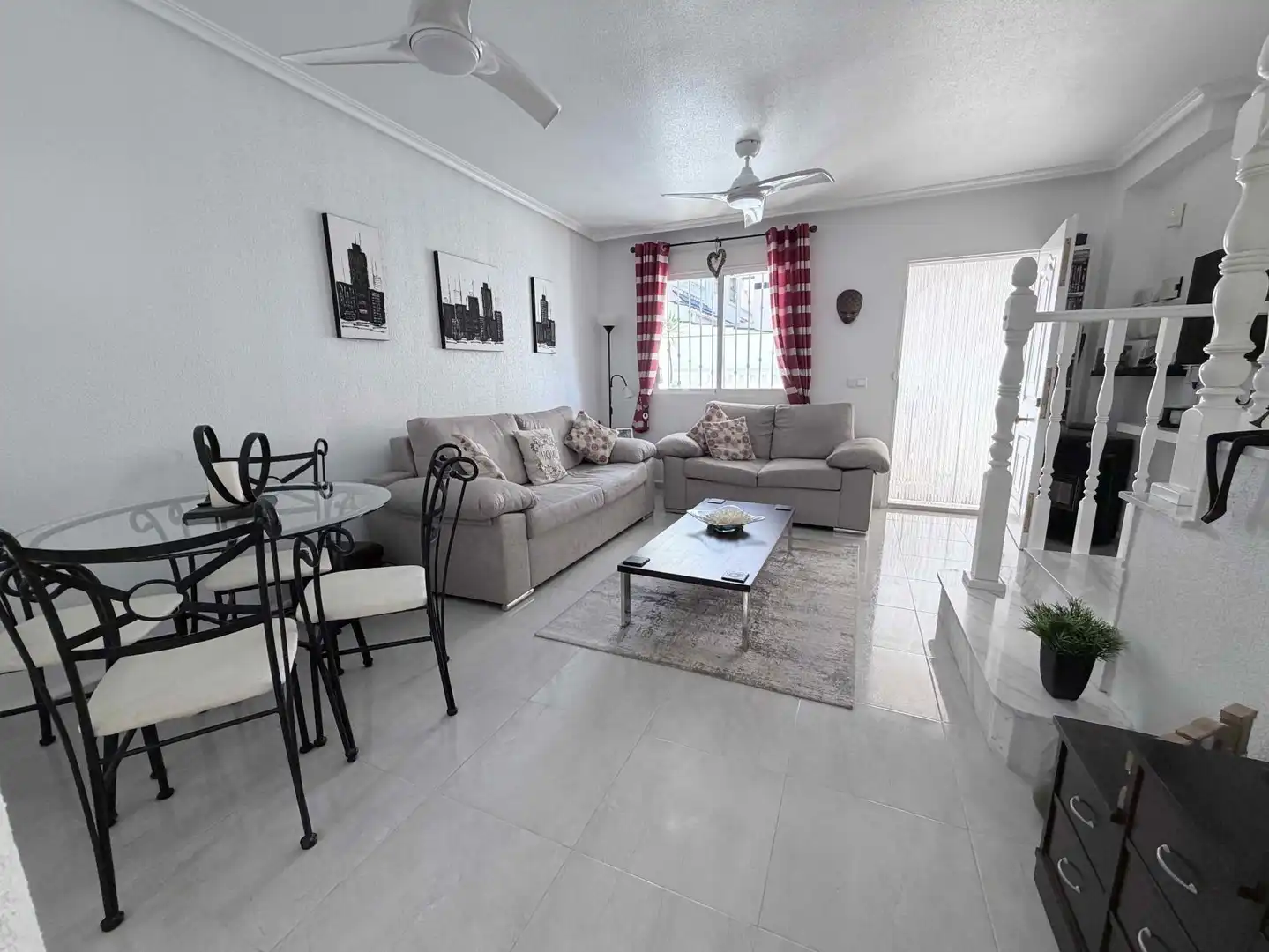 Sala d'estar de Casa adosada en venda en Orihuela