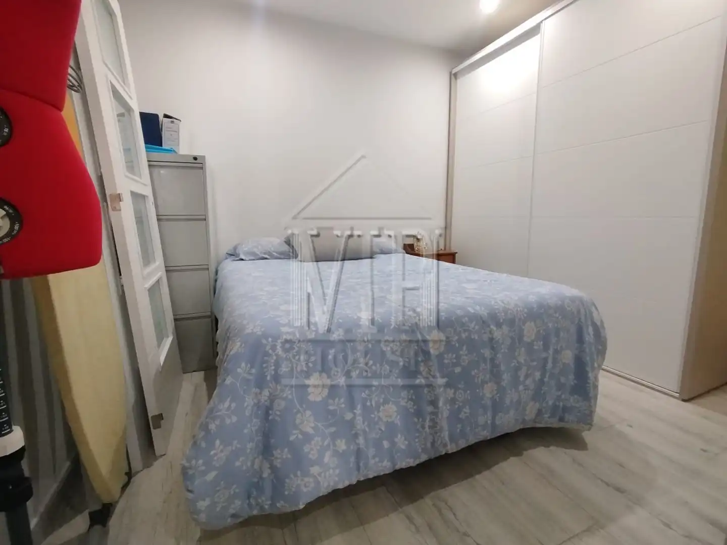 Schlafzimmer von Einfamilien-Reihenhaus zum Verkauf in Badalona mit Klimaanlage, Heizung und Parkett