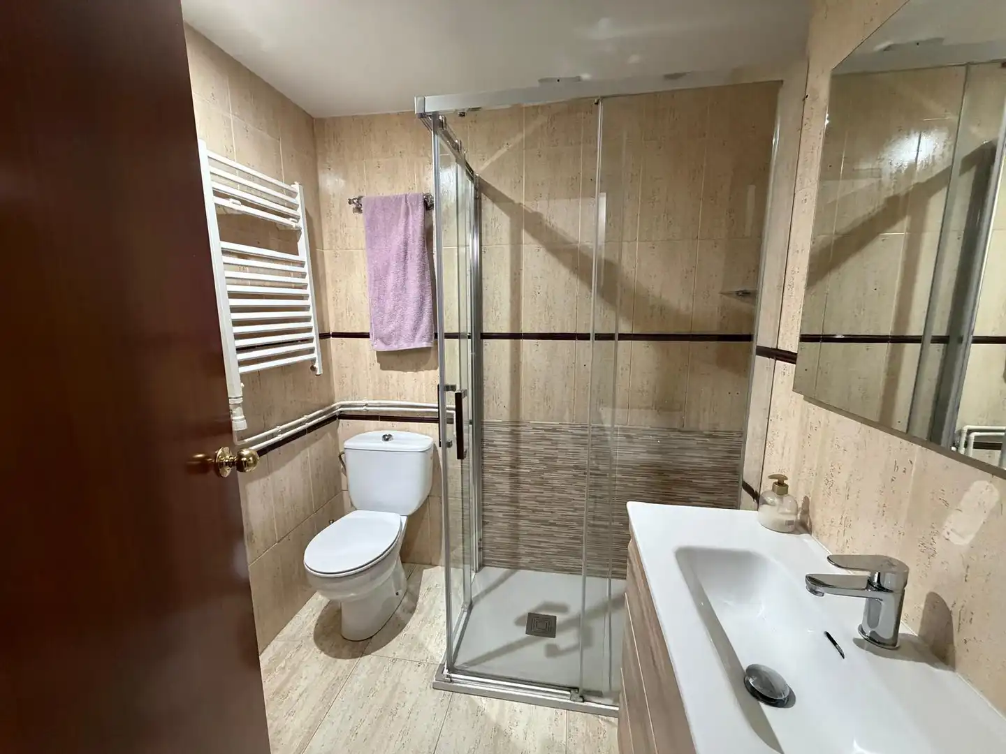 Bathroom of Flat for rent in Rubí  with Air Conditioner, Furnished and Oven