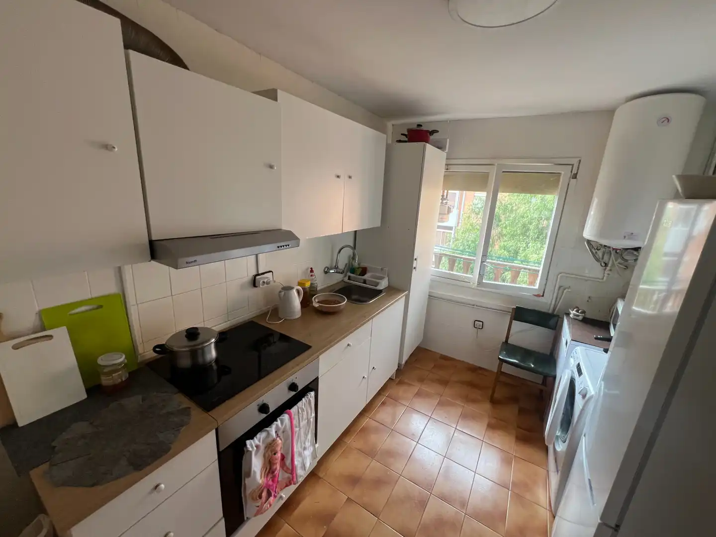 Kitchen of Flat for sale in Reus  with Oven and Washing machine