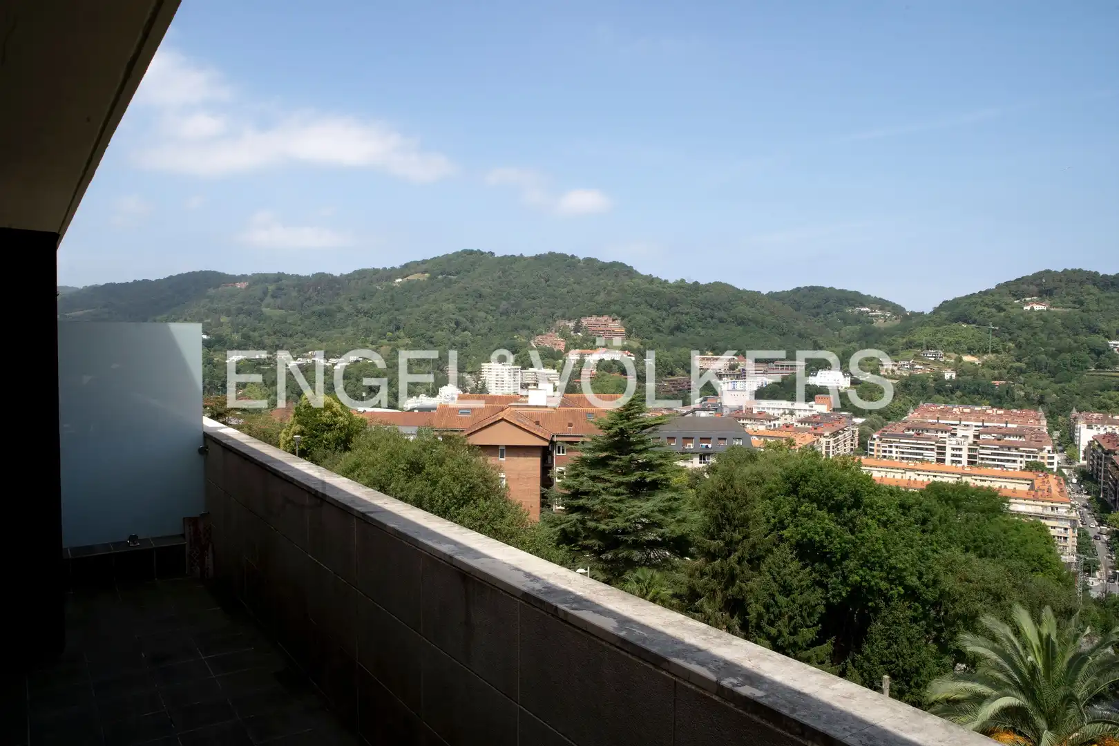 Flat for rent in Manuel Vázquez Montalbán Kalea, Aiete
