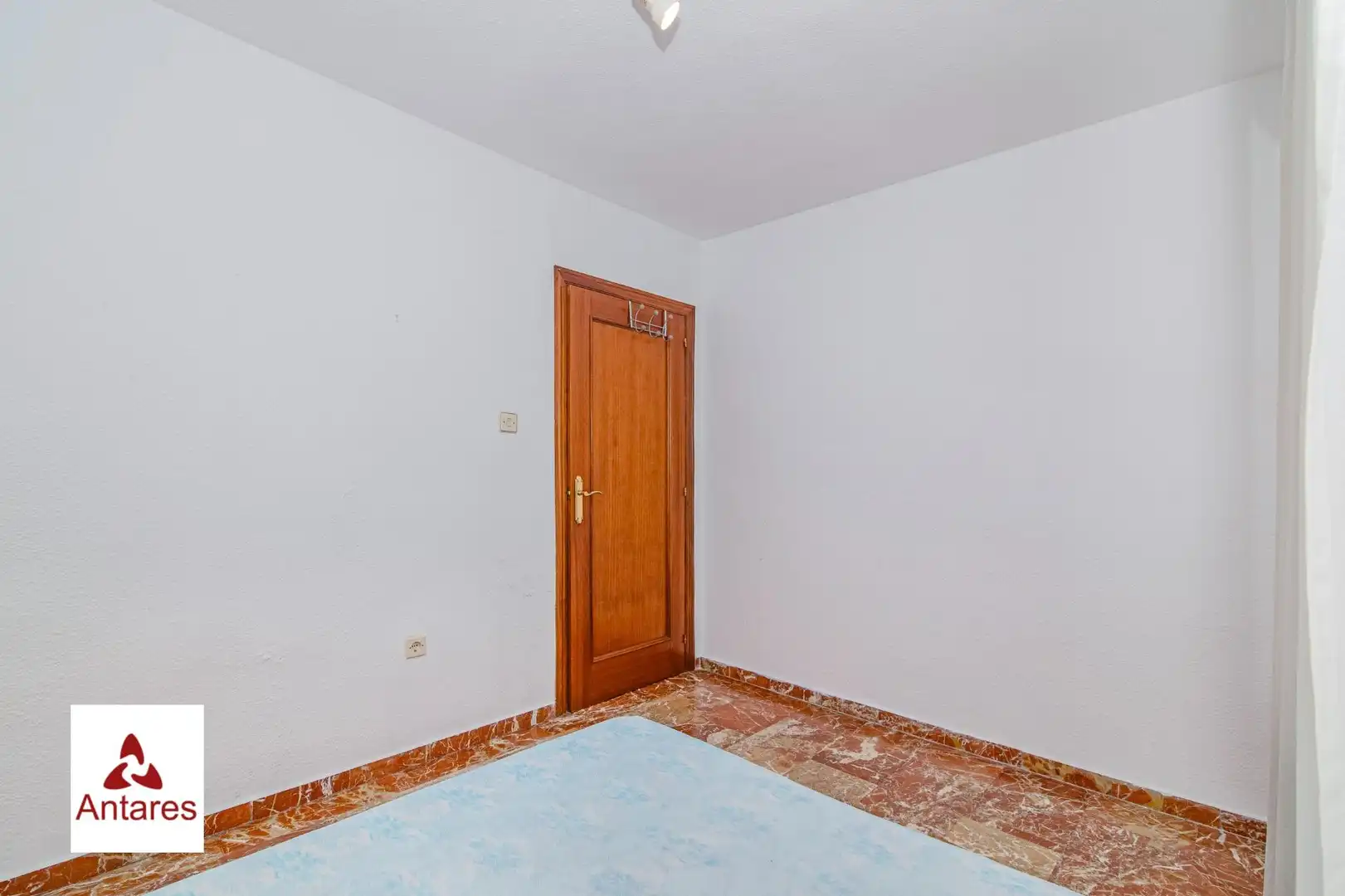 Habitación de Piso en venta en Granada con Calefacción y Amueblado