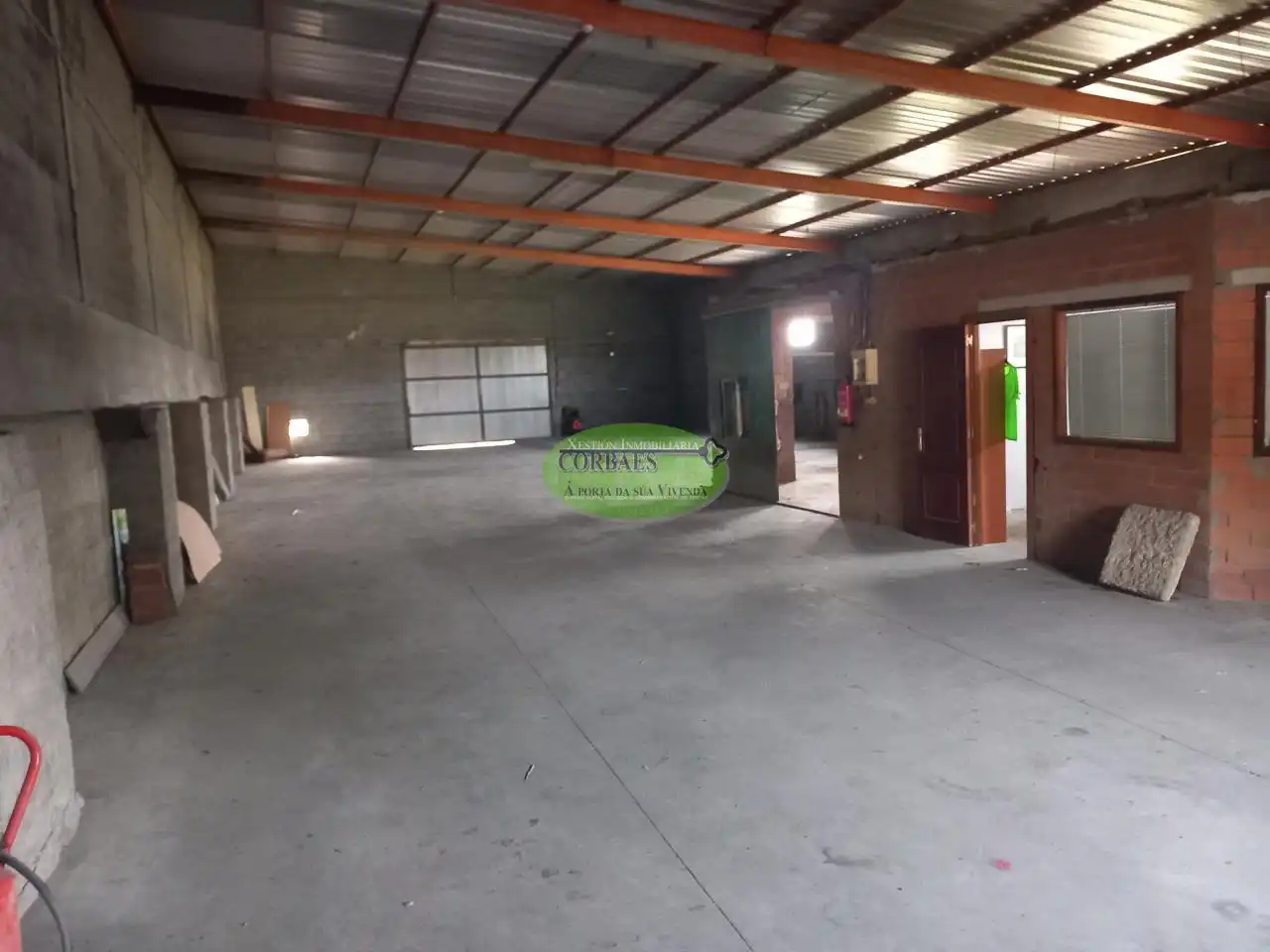 Nau industrial de lloguer en Toén