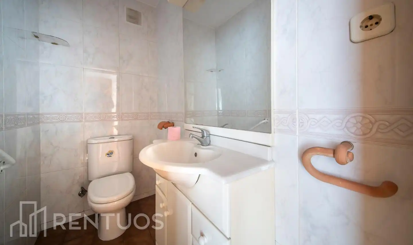 Badezimmer von Wohnung zum Verkauf in Montcada i Reixac mit Klimaanlage, Heizung und Balkon