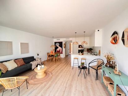 Living room of Single-family semi-detached for sale in Vilanova i la Geltrú  with Air Conditioner, Terrace and Swimming Pool