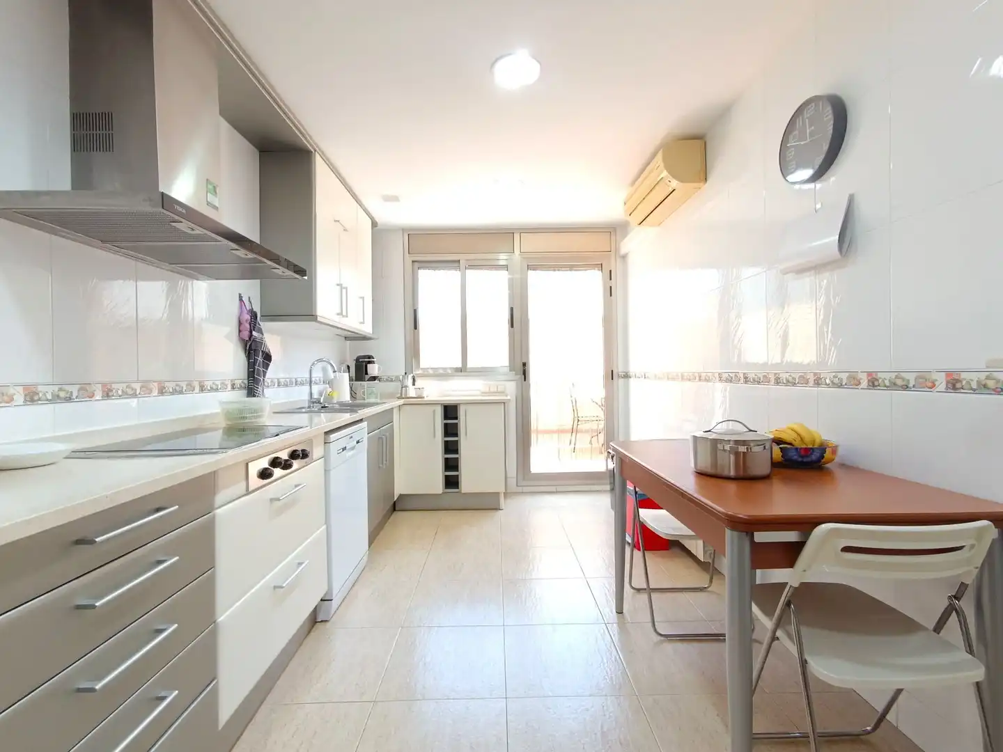 Cocina de Casa o chalet en venta en Badalona con Aire acondicionado, Calefacción y Jardín privado