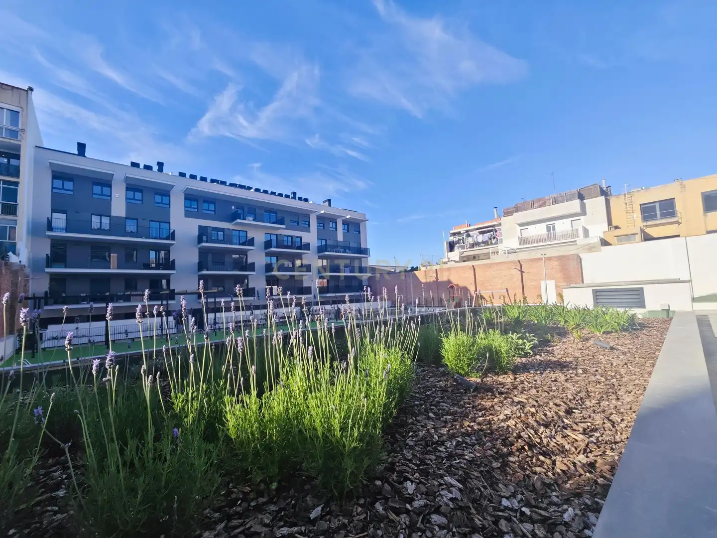 Vista exterior de Apartament en venda en Sabadell amb Aire condicionat, Jardí privat i Piscina