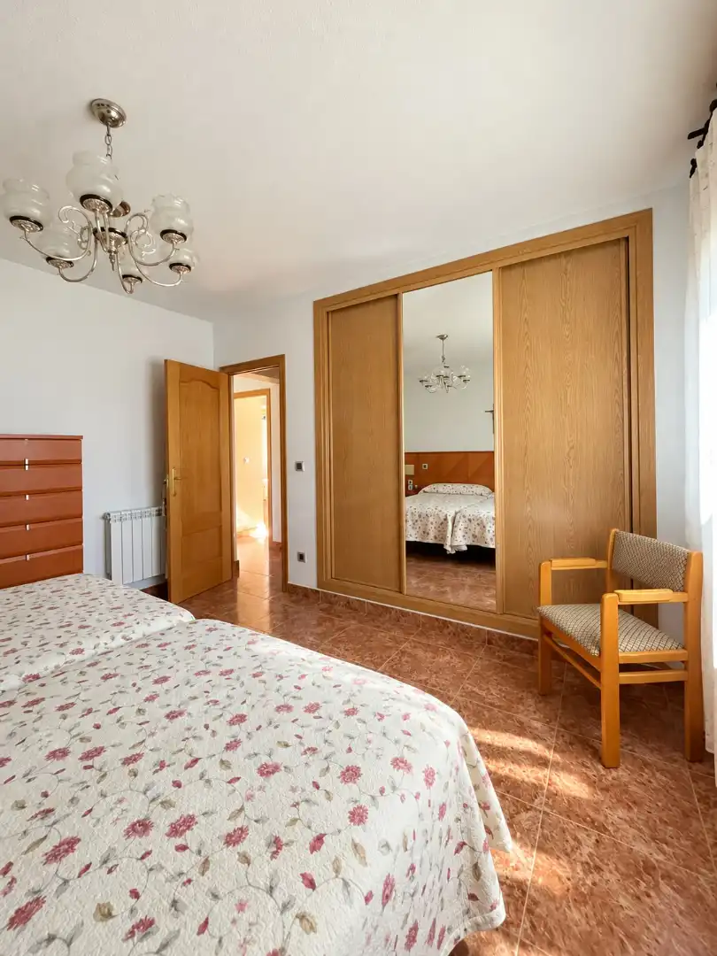 Casa bifamiliare con piscina in vendita a Villa del Prado, imagen 36