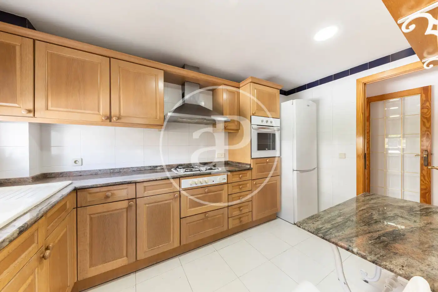 Küche von Wohnung zur Miete in  Palma de Mallorca mit Klimaanlage, Heizung und Privatgarten