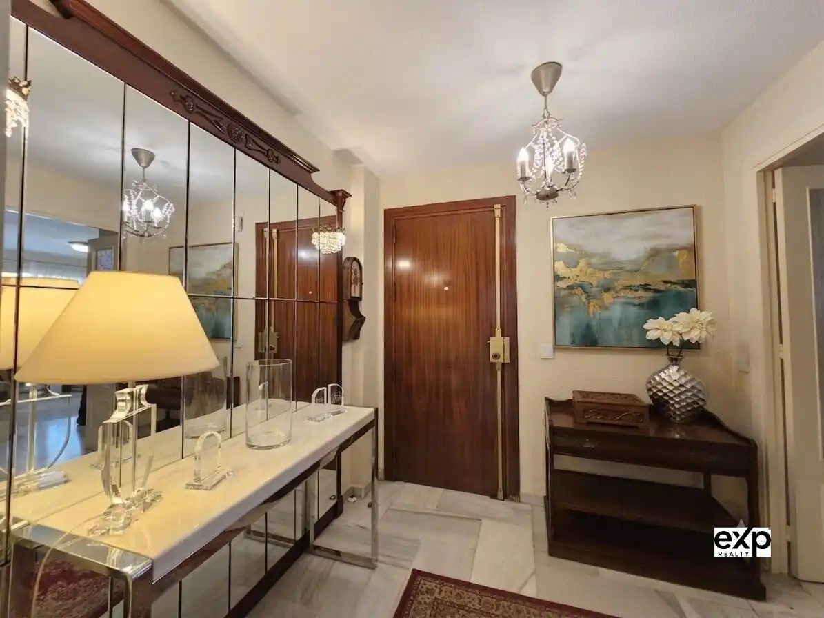 Flat for sale in Fuengirola  with Air Conditioner, Swimming Pool and Furnished