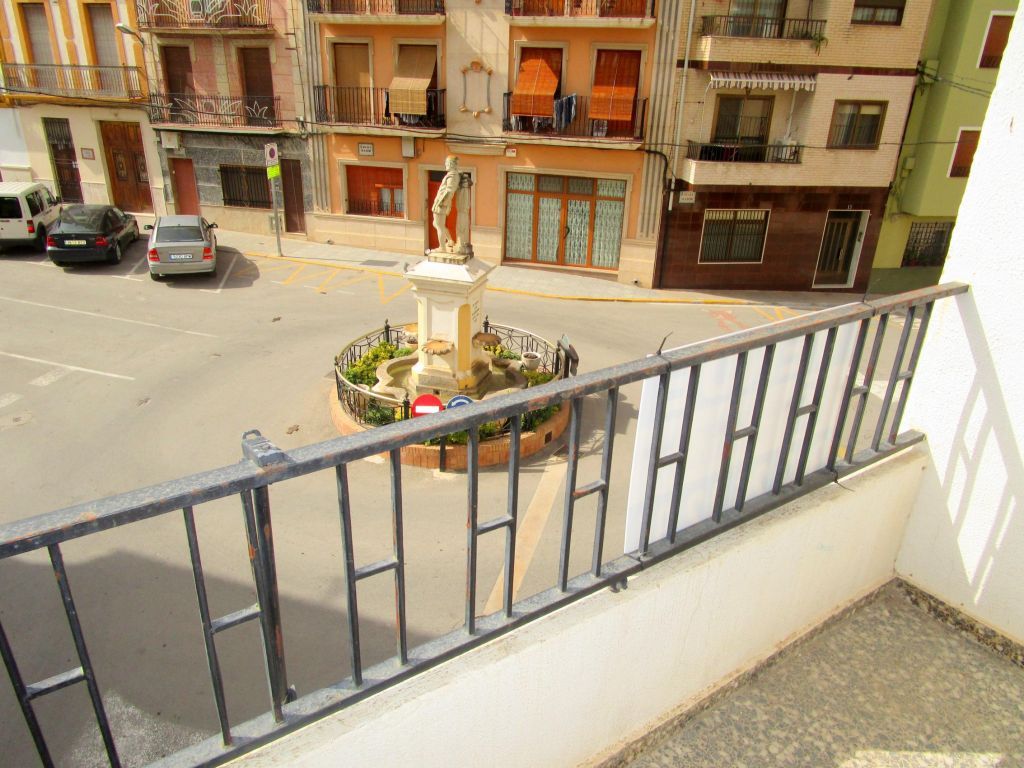 Außenansicht von Wohnung zum verkauf in La Font de la Figuera mit Terrasse, Abstellraum und Balkon