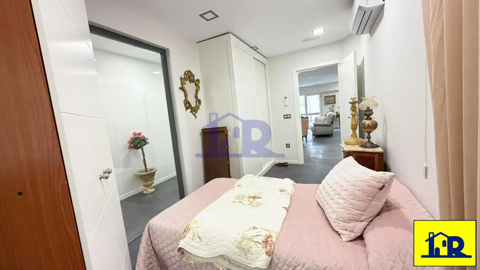 Bedroom of Flat for sale in Cuenca  with Air Conditioner, Heating and Terrace