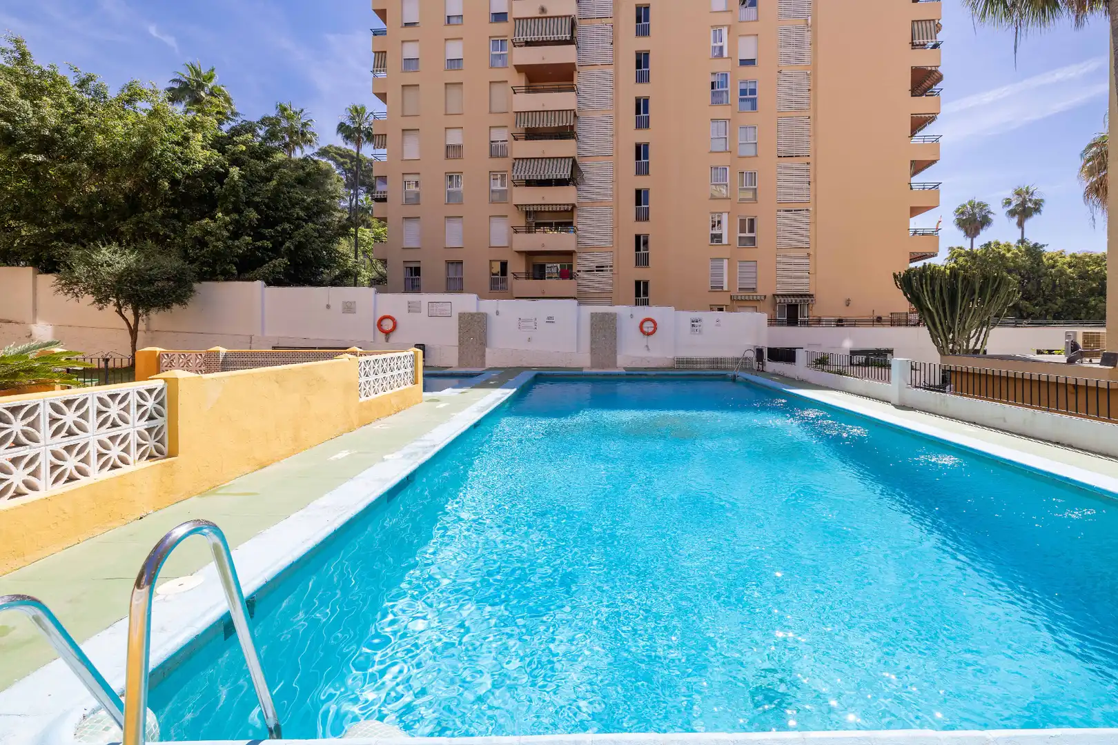 Swimming pool of Flat for sale in Marbella  with Community pool