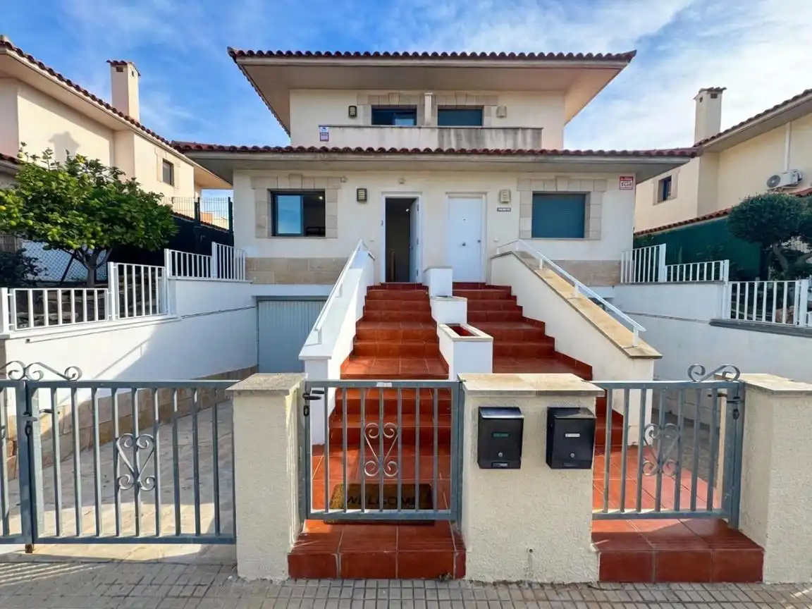 Chalet con terraza en venta en Carrer Carrer del Migjorn, 2, imagen 4