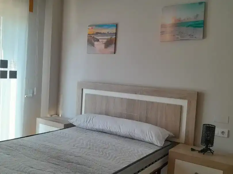 Schlafzimmer von Wohnung zur Miete in Santiago de Compostela  mit Balkon