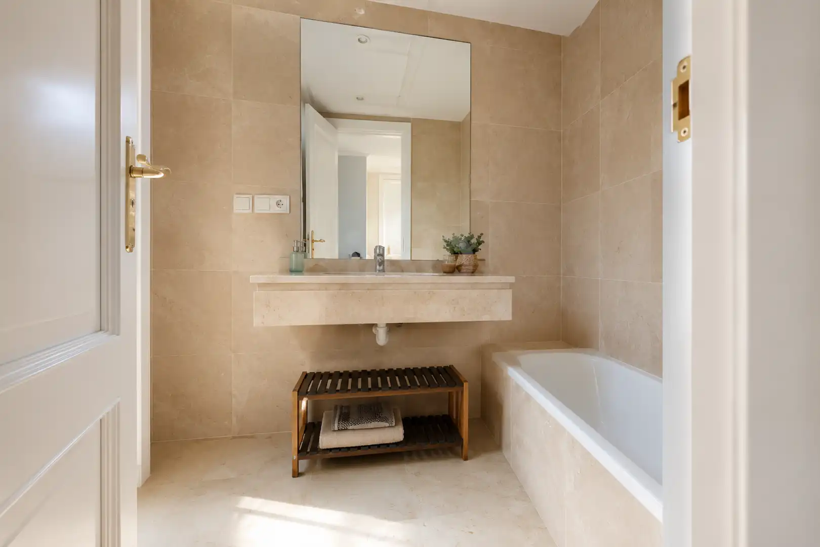 Bathroom of Flat for rent in Marbella  with Terrace and Swimming Pool