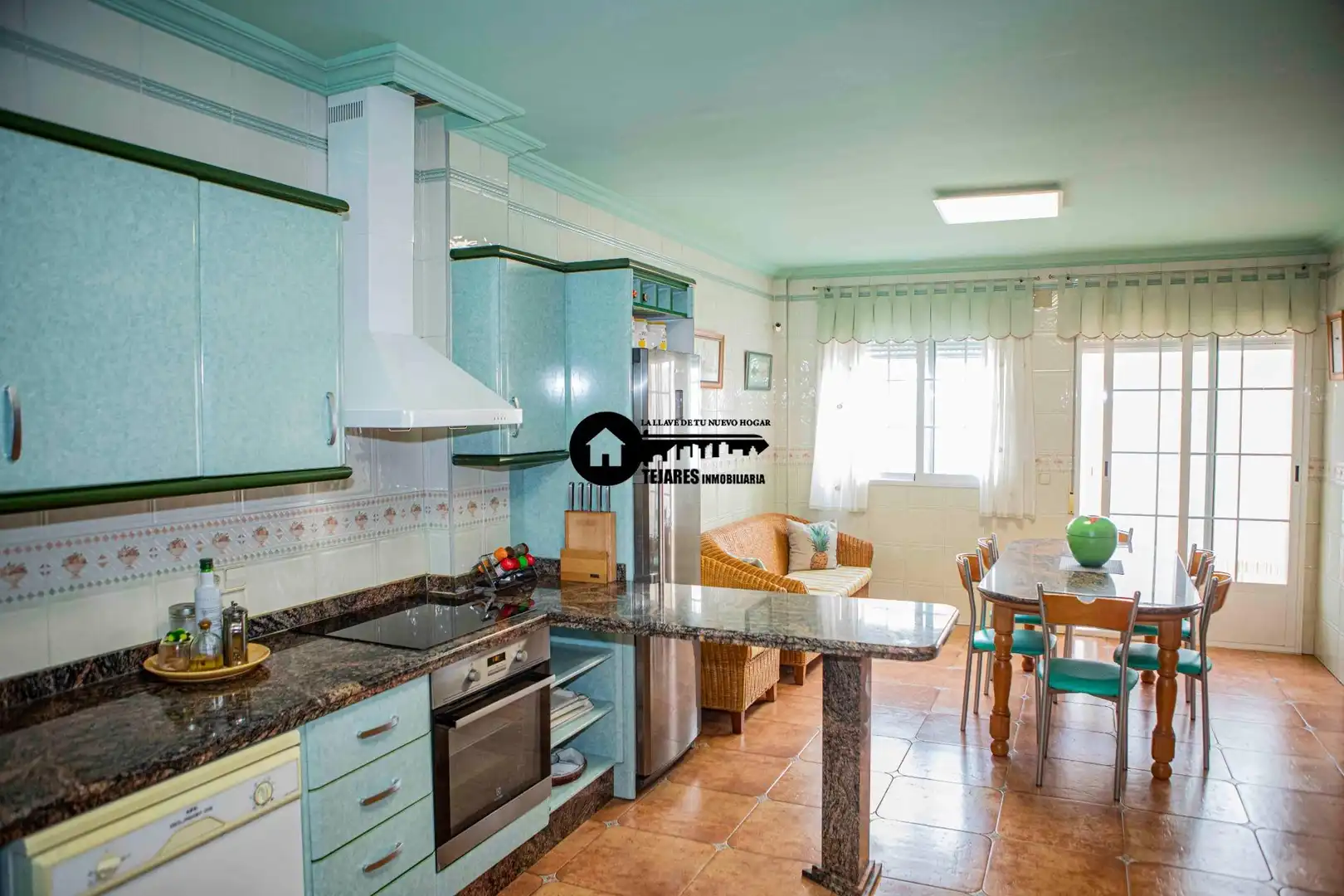 Kitchen of Buildings for sale in San Pablo