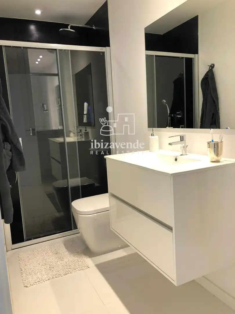 Baño de Dúplex de alquiler en Santa Eulària des Riu con Aire acondicionado, Calefacción y Terraza