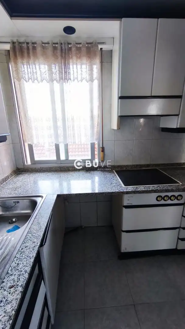 Cocina de Piso en venta en León Capital  con Terraza y Trastero