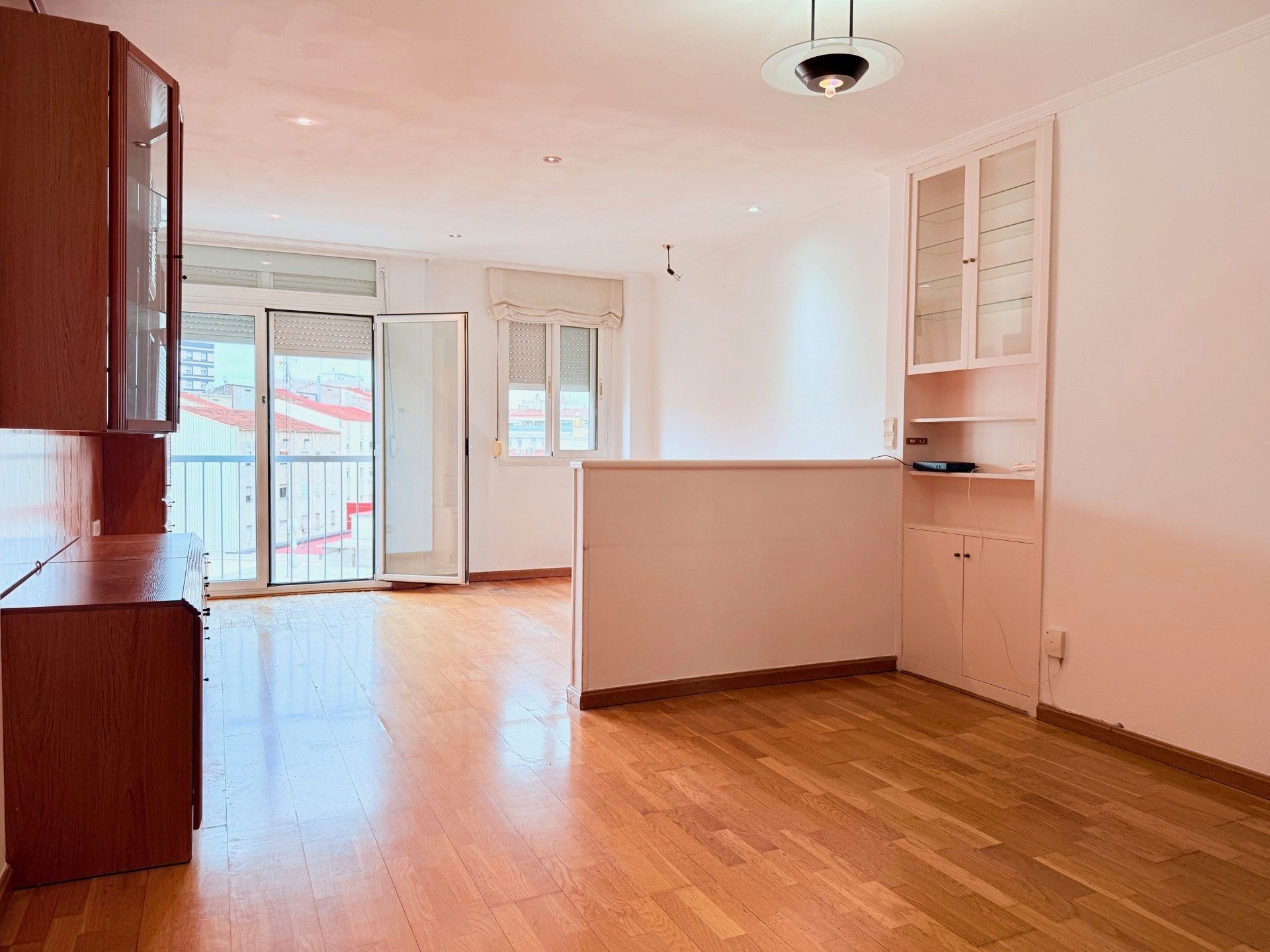 Vista exterior de Piso en venta en Sant Feliu de Llobregat con Parquet y Horno