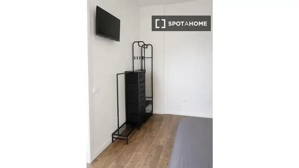 Schlafzimmer von Wohnung zur Miete in Madrid mit Klimaanlage, Heizung und Möbliert