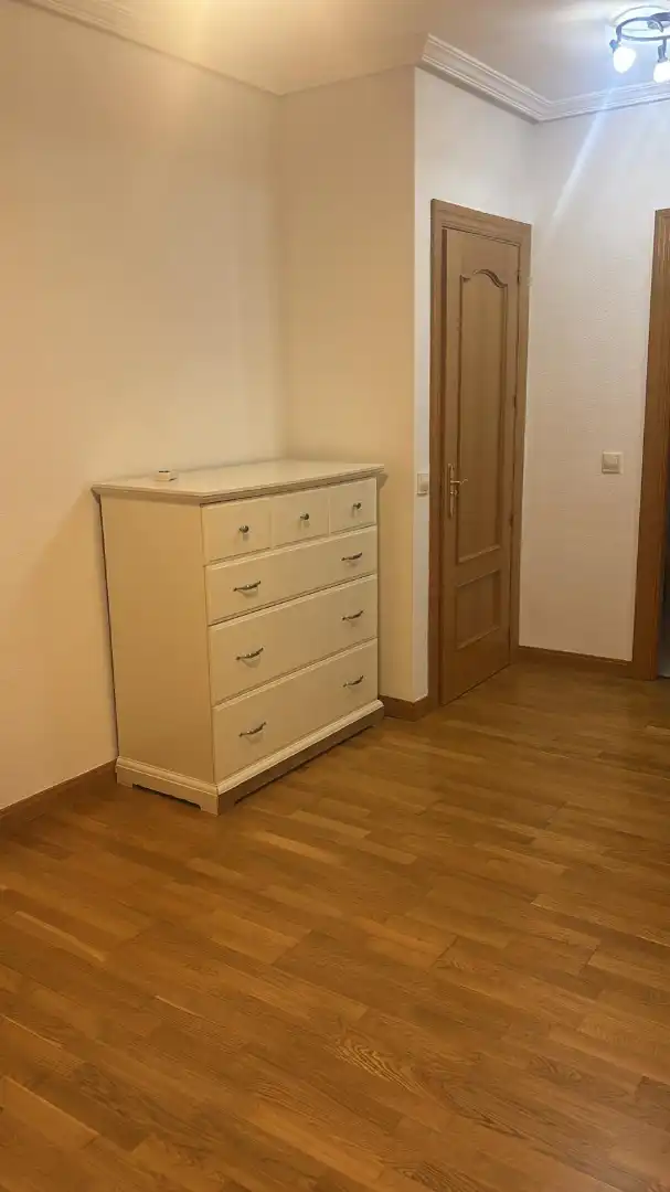 Dormitori de Pis de lloguer en Alcalá de Henares amb Aire condicionat, Calefacció i Parquet