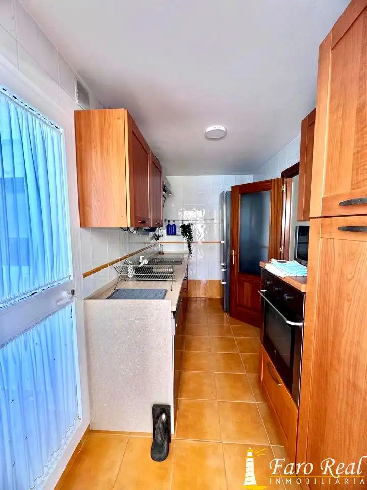 Cuina de Àtic de lloguer en Sanlúcar de Barrameda amb Aire condicionat, Terrassa i Moblat