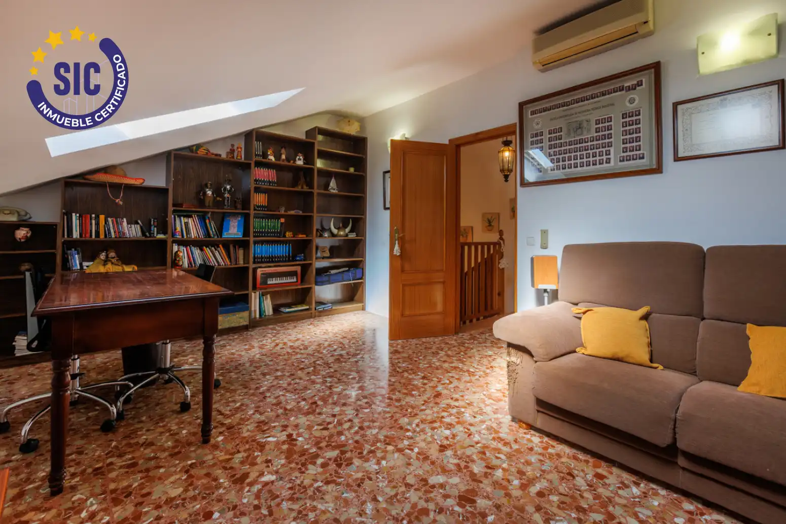 Sala d'estar de Casa o xalet en venda en L'Alcúdia de Crespins amb Aire condicionat, Terrassa i Balcó