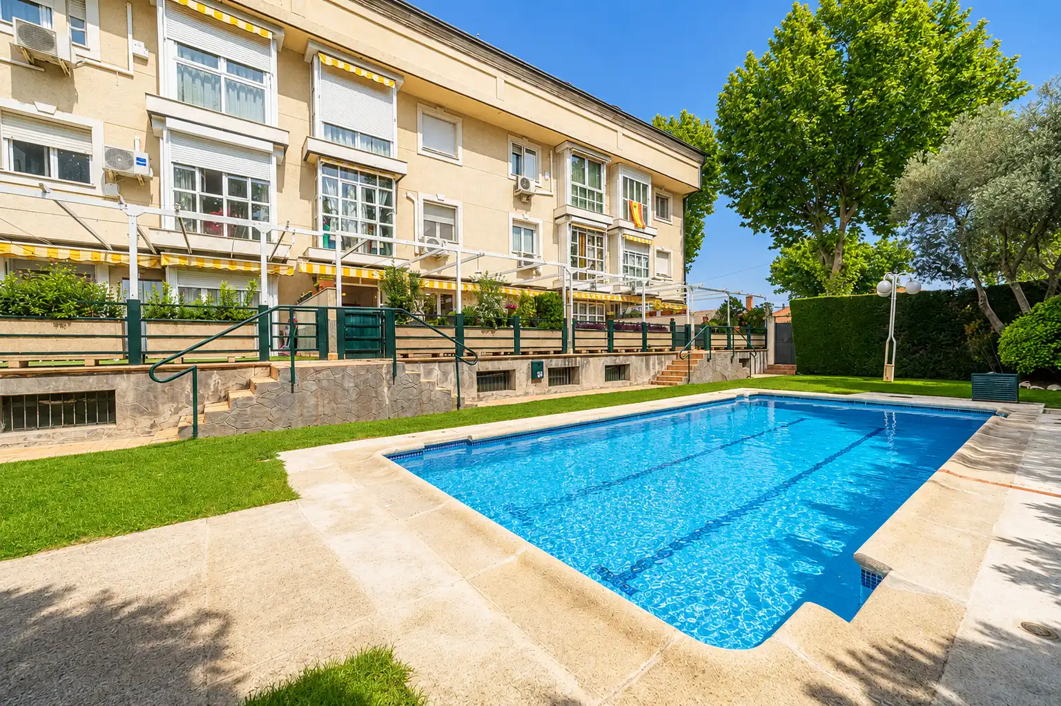 Piscina de Pis en venda en Villanueva del Pardillo amb Calefacció, Jardí privat i Parquet