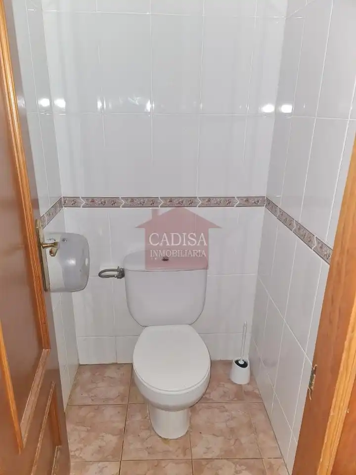 Baño de Local de alquiler en Salamanca con Aire acondicionado y Amueblado