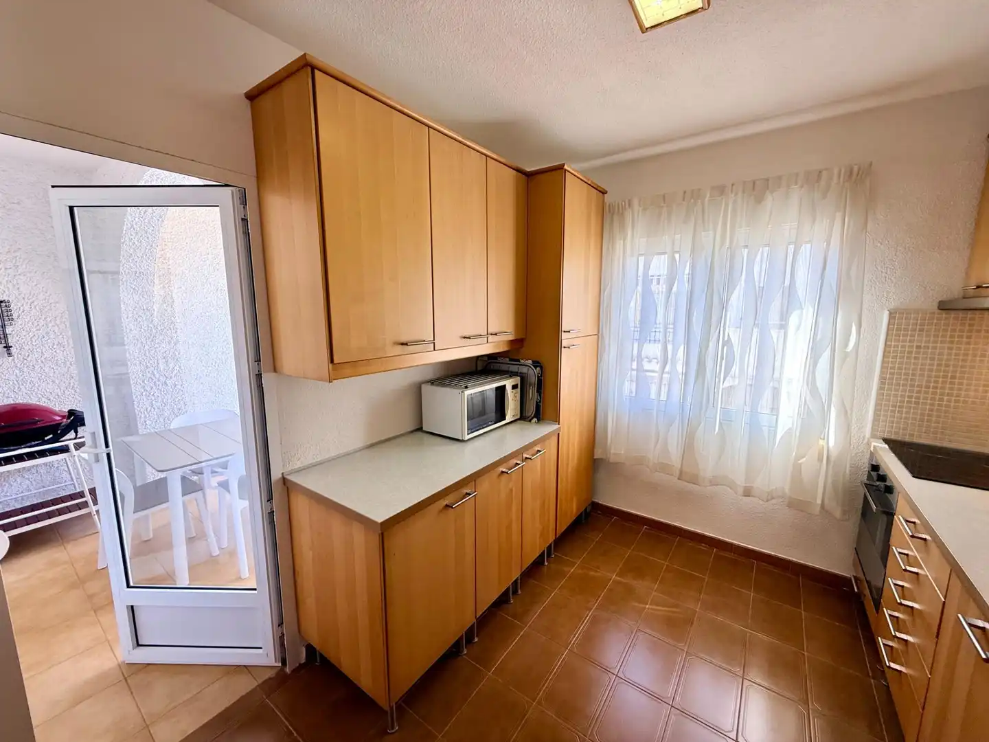 Cuina de Casa adosada en venda en Torrevieja amb Terrassa, Moblat i Balcó