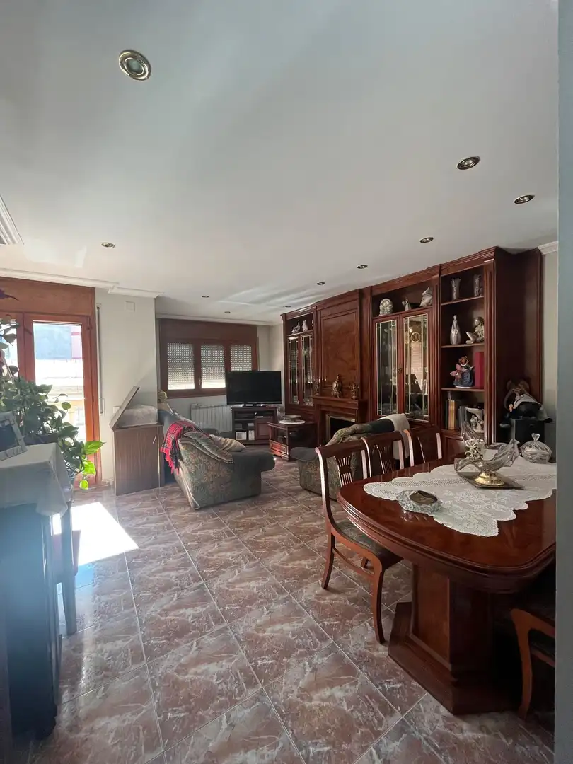 Sala d'estar de Casa adosada en venda en Torrefarrera amb Aire condicionat, Calefacció i Jardí privat