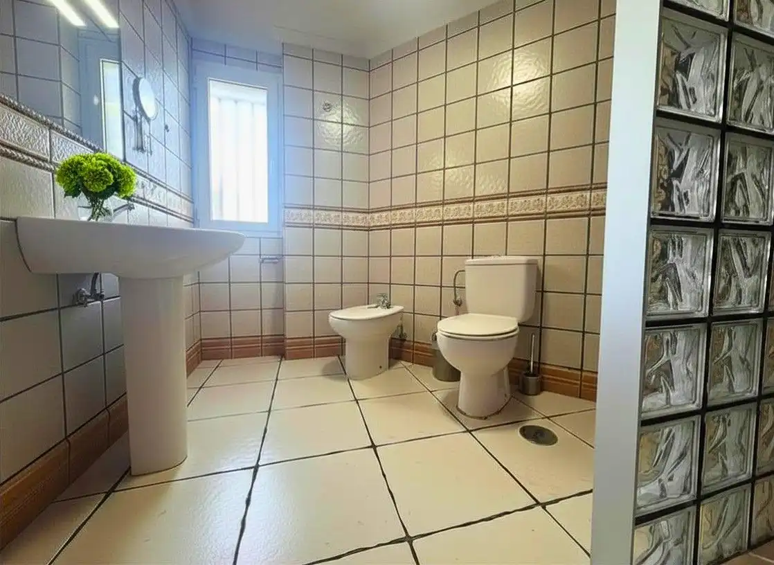 Badezimmer von Wohnung zum Verkauf in Tarifa mit Abstellraum und Alarm