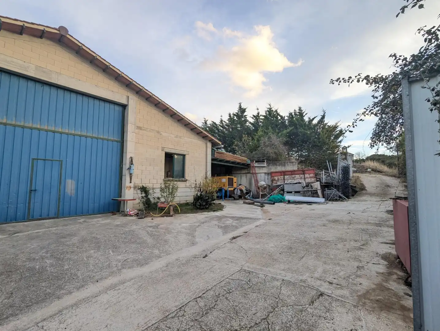 Vista exterior de Nave industrial en venta en Aberin