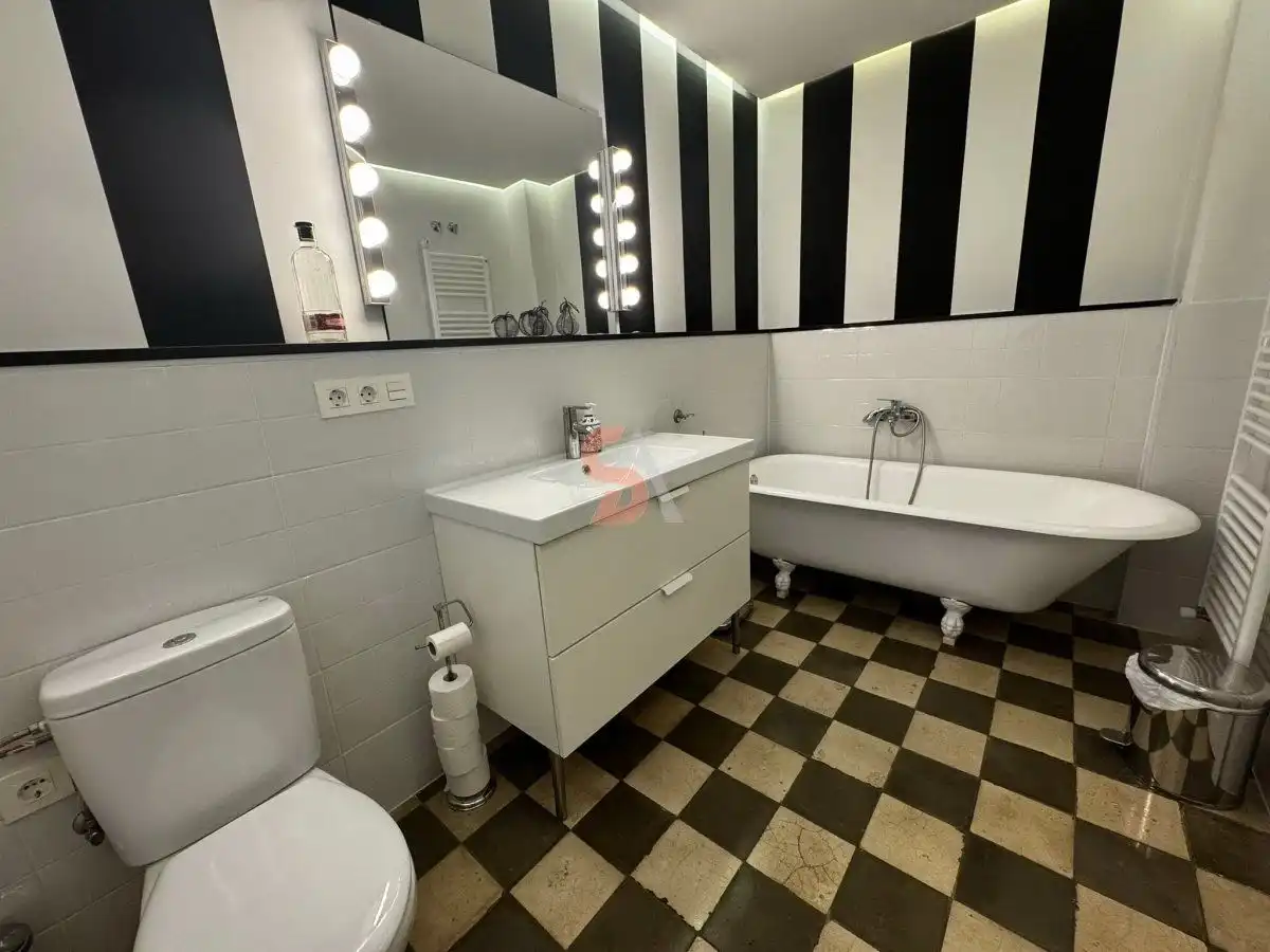 Badezimmer von Wohnung zur Miete in Valladolid mit Klimaanlage, Heizung und Terrasse