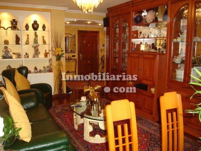 Sala d'estar de Dúplex en venda en Castro-Urdiales amb Calefacció, Terrassa i Traster