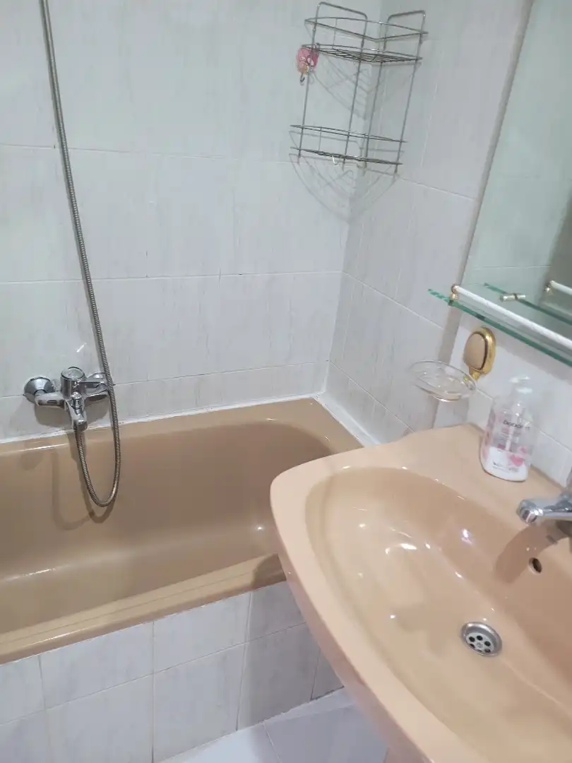 Bany de Pis en venda en Soria Capital  amb Calefacció, Parquet i Forn