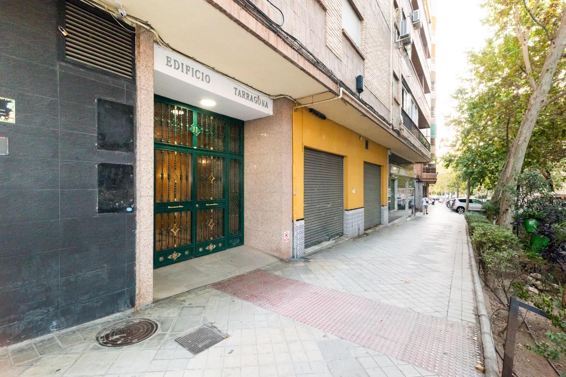 Exterior view of Flat for sale in  Granada Capital  with Air Conditioner and Terrace