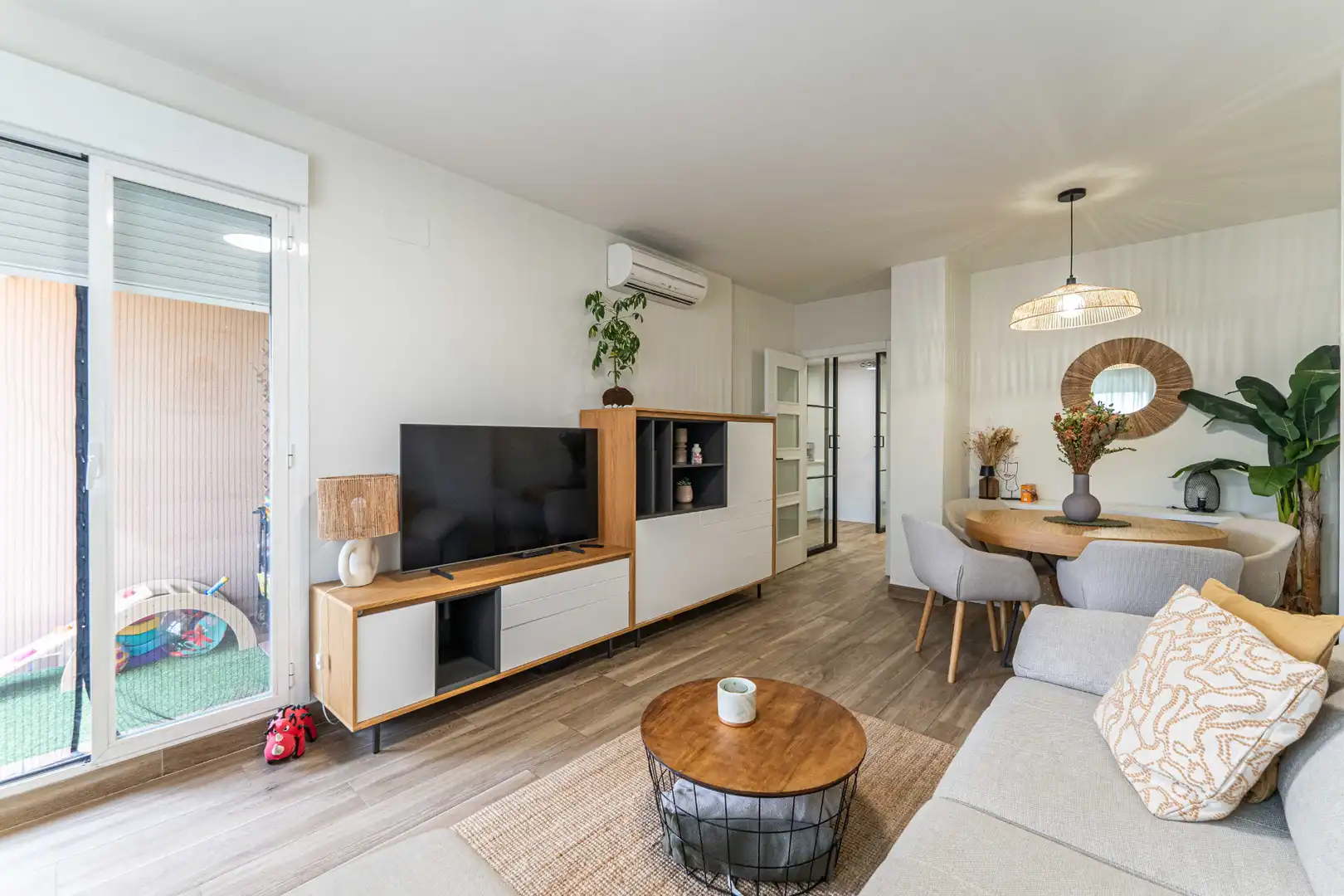 Sala de estar de Dúplex en venta en Arroyomolinos (Madrid) con Aire acondicionado, Calefacción y Terraza