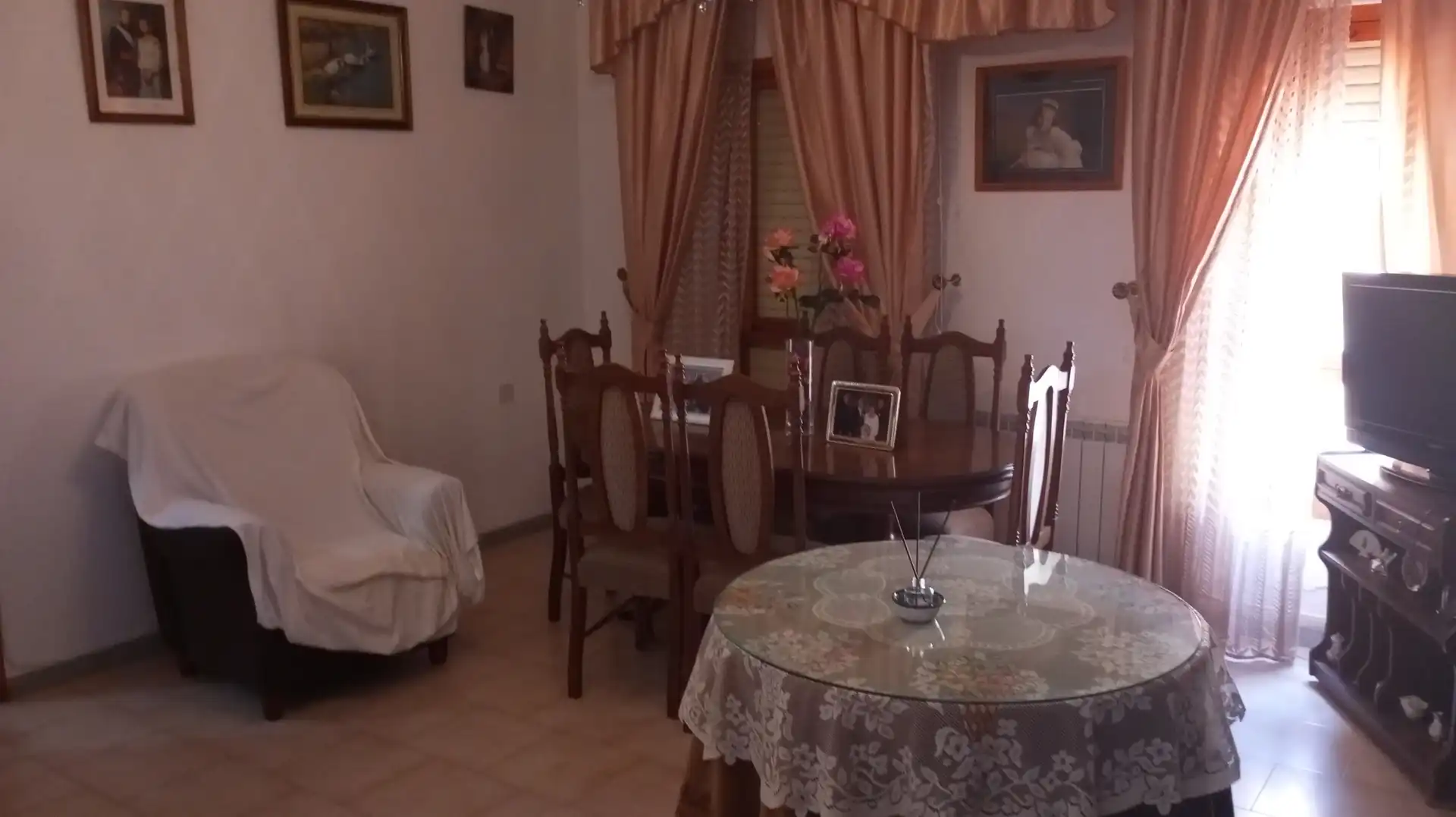 Menjador de Casa o xalet en venda en Baza amb Moblat