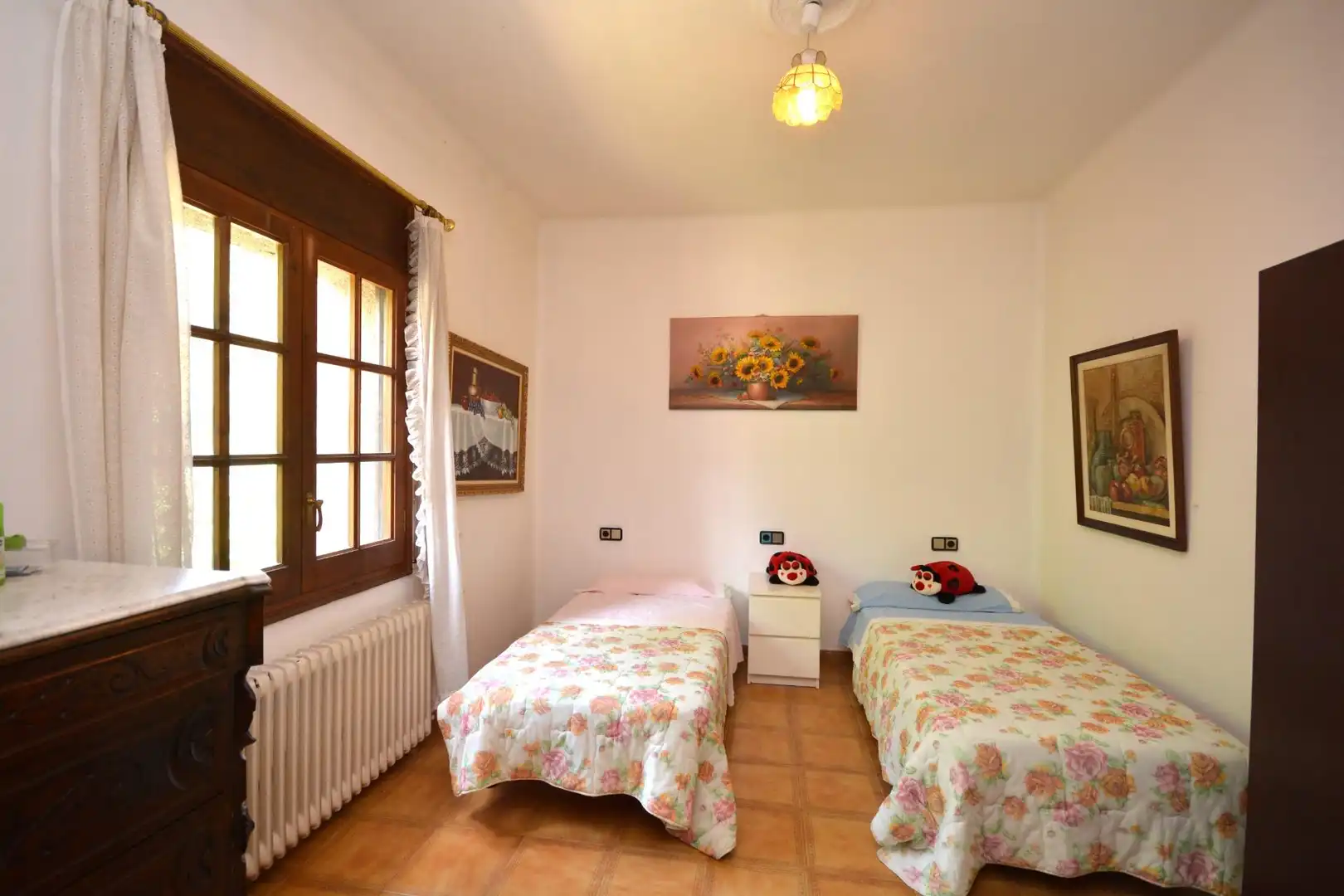 Habitación de Finca rústica en venta en Borrassà con Aire acondicionado, Calefacción y Jardín privado
