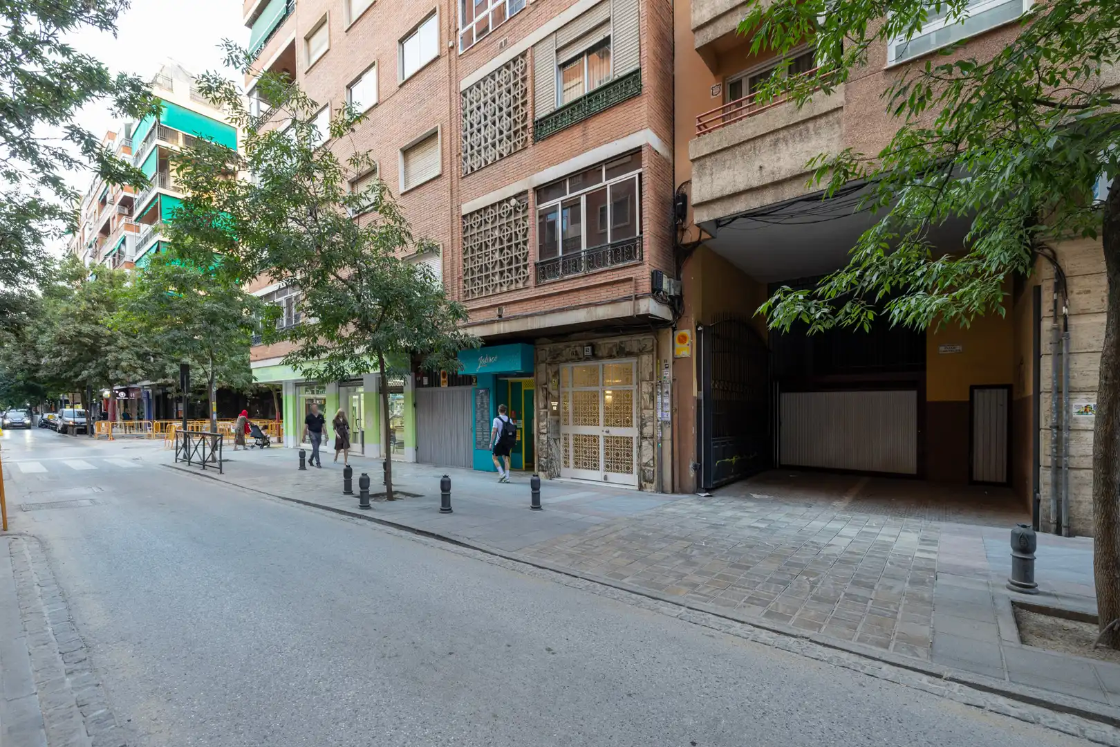 Außenansicht von Garage zum Verkauf in Granada